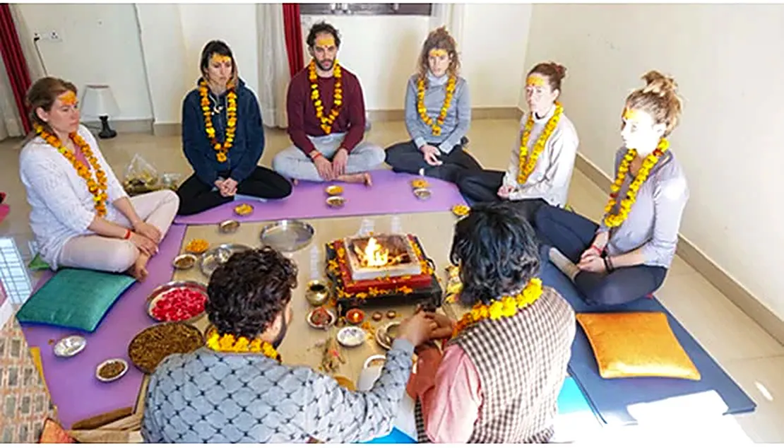 Havan fire ceremony representing the transformative fire of Pitta dosha in Rishikesh