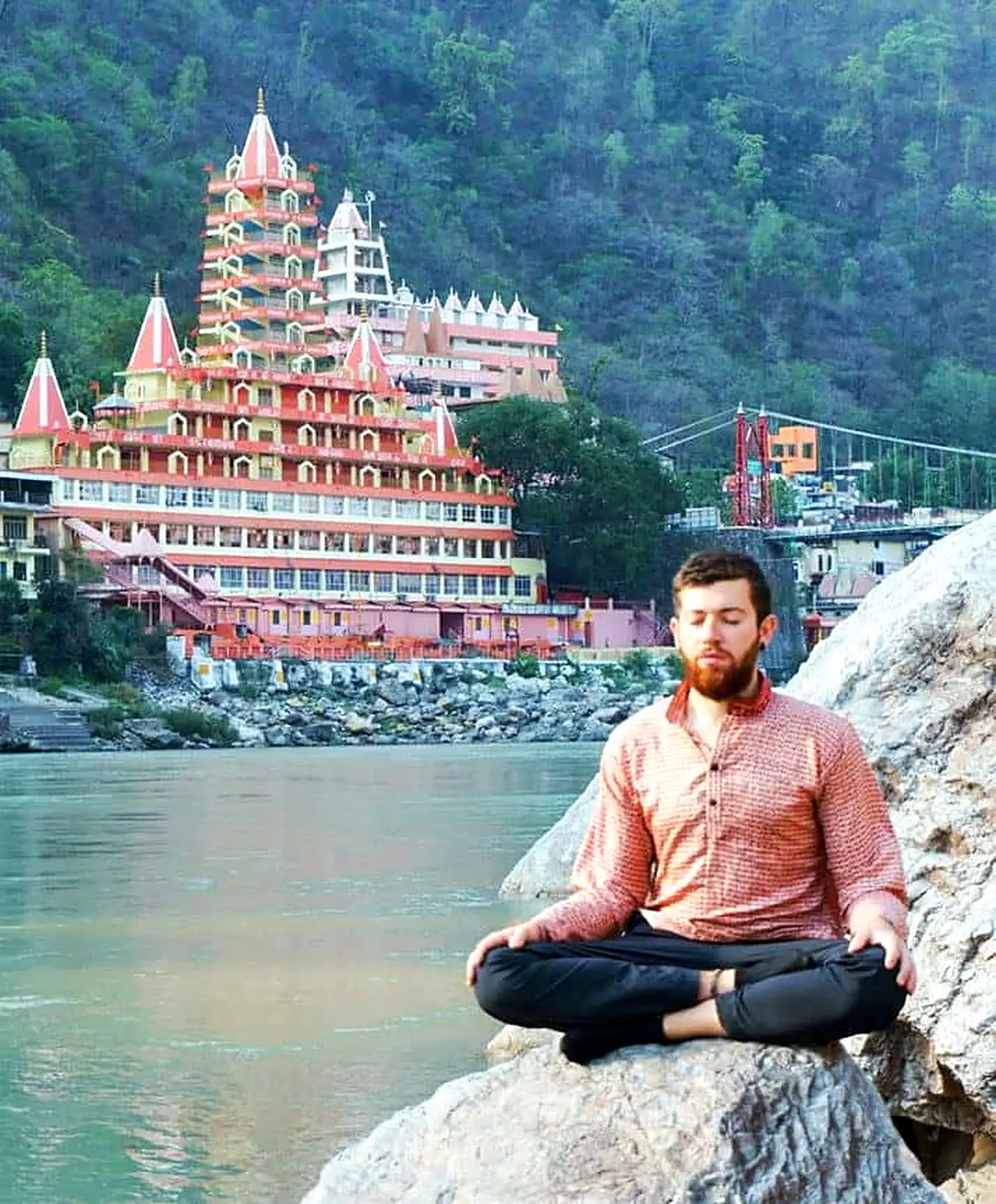Kundalini sadhana and temple meditation practice at Siddhant School of Yoga