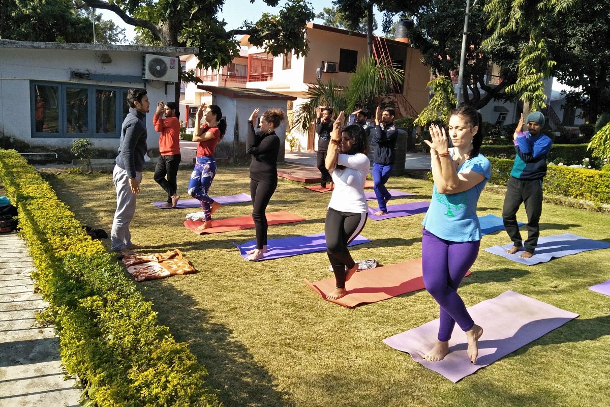 Eagle pose (Garudasana) group class practice