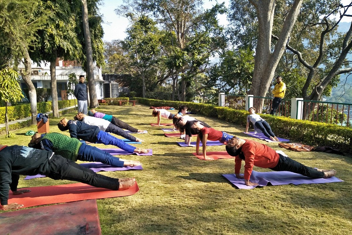 Group Aṣṭāṅga Vinyāsa session in Rishikesh