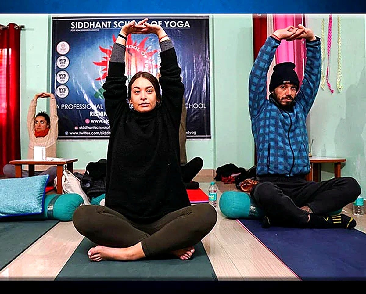 Beginner-friendly seated stretch asana practice in Rishikesh